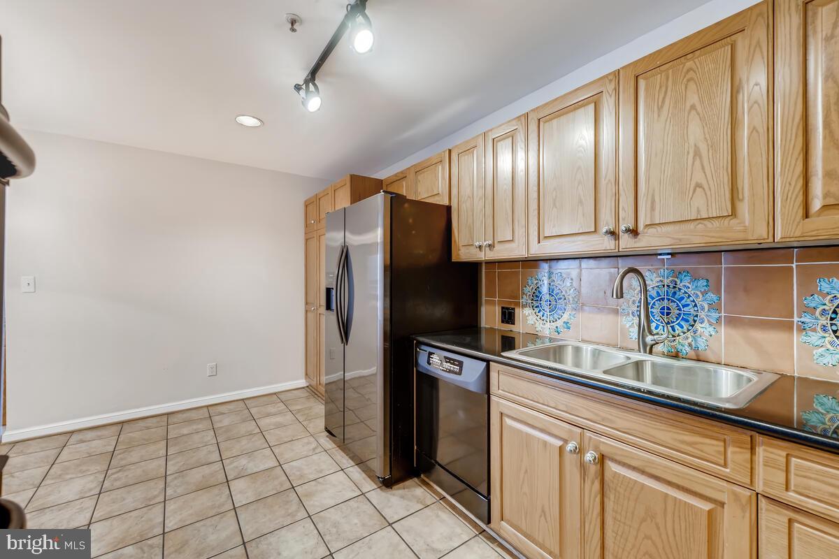 10 E Lee St #2608 Property Photo 6