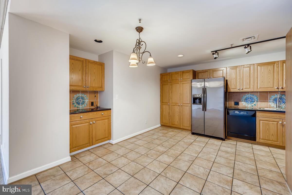 10 E Lee St #2608 Property Photo 7