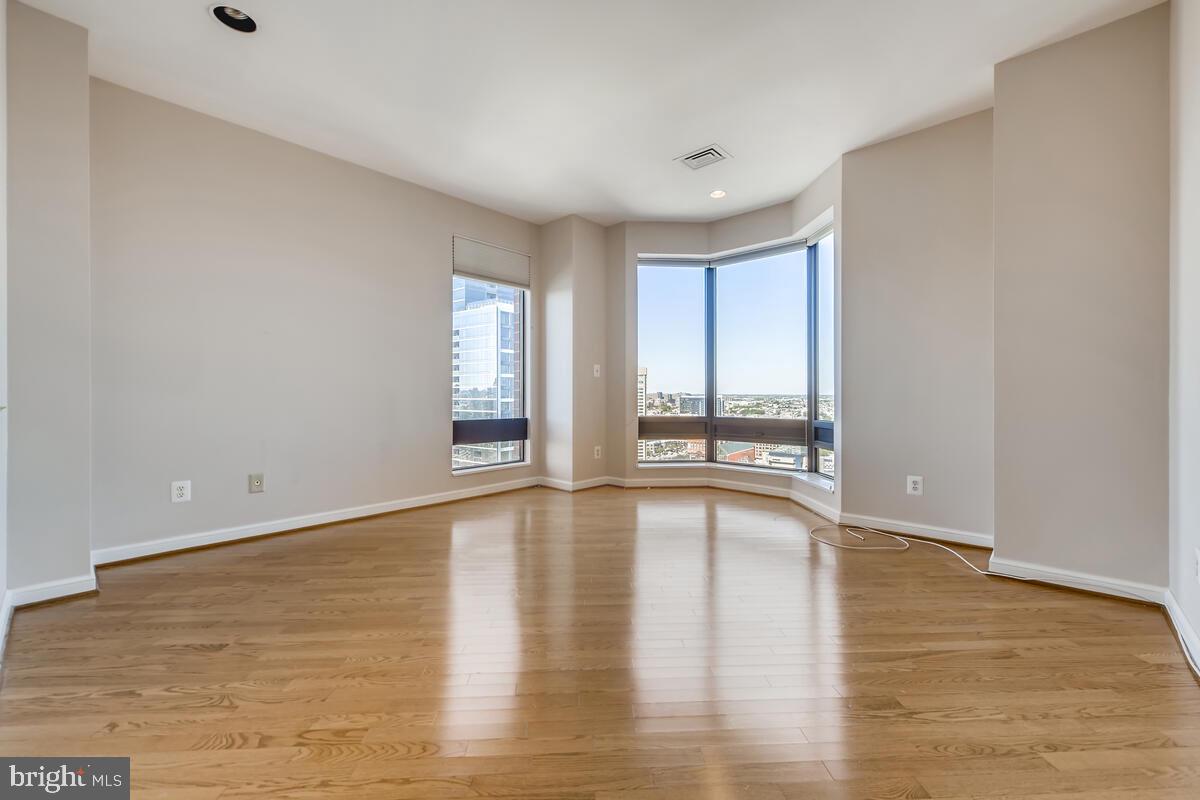 10 E Lee St #2608 Property Photo 8