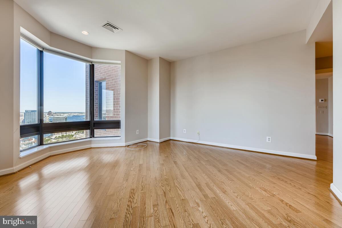 10 E Lee St #2608 Property Photo 9