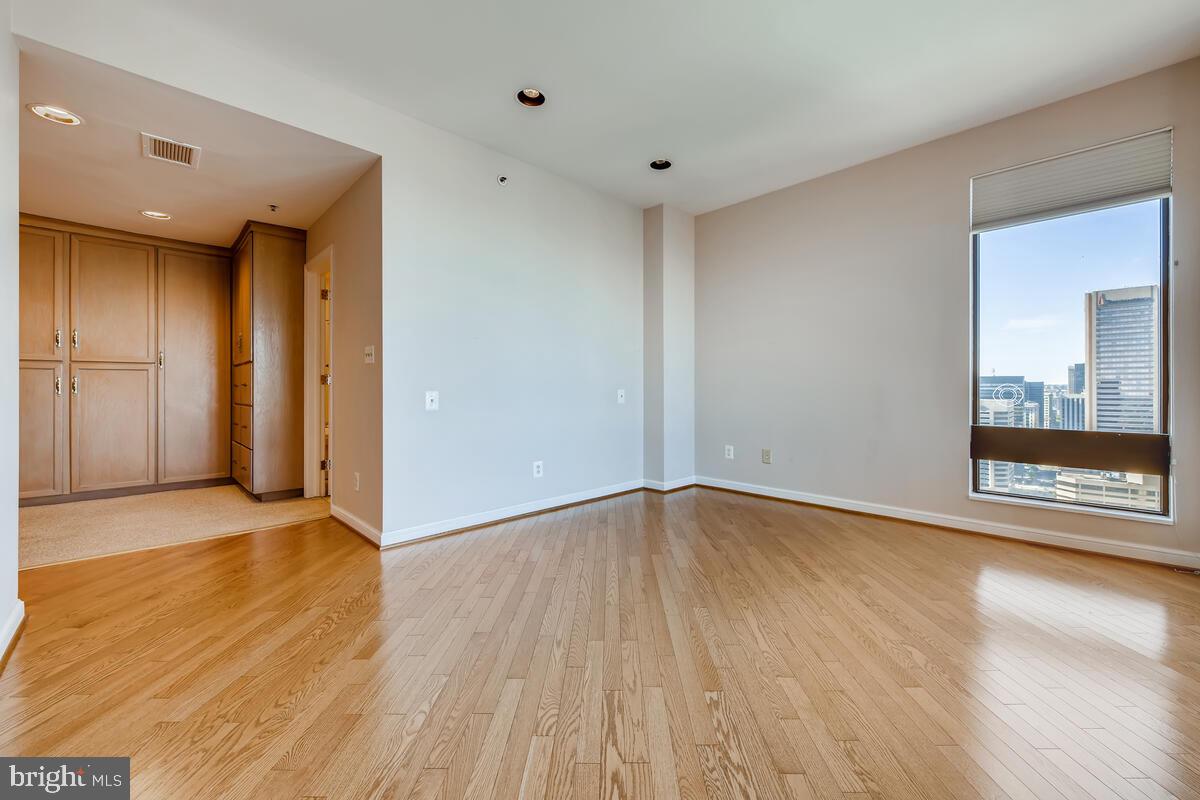10 E Lee St #2608 Property Photo 10