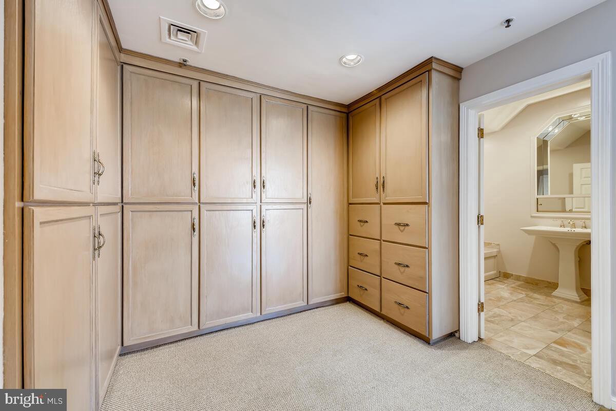 10 E Lee St #2608 Property Photo 13