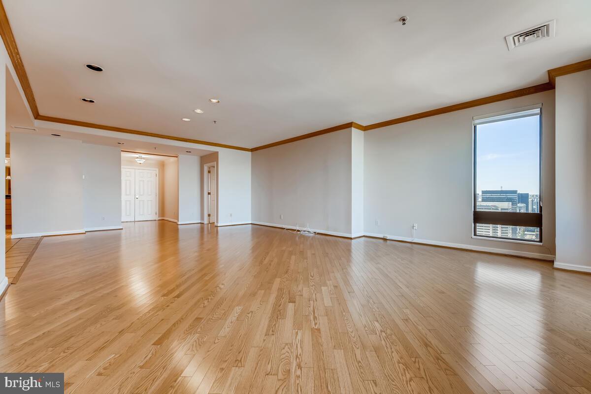 10 E Lee St #2608 Property Photo 28