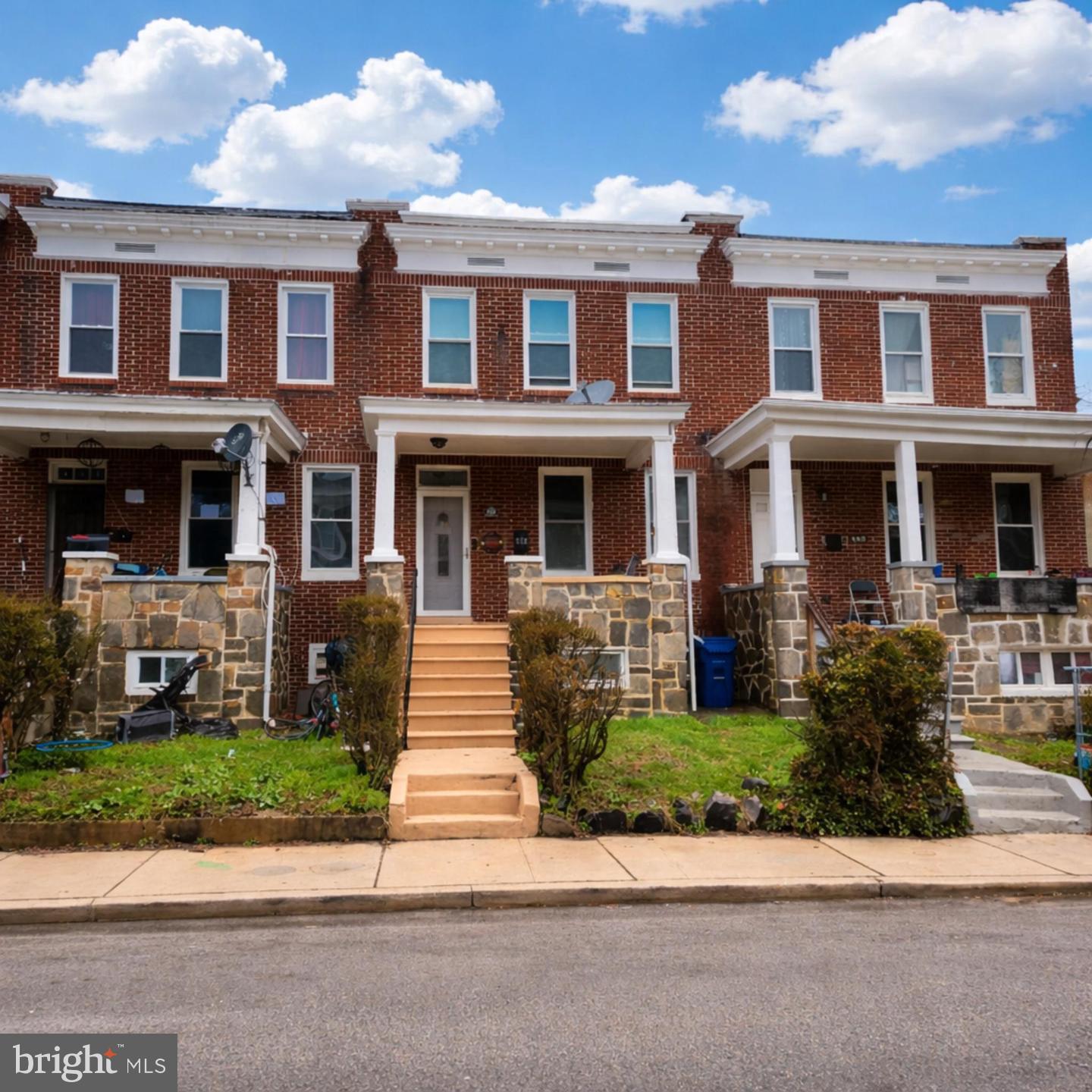 658 Dumbarton Ave Property Photo 2