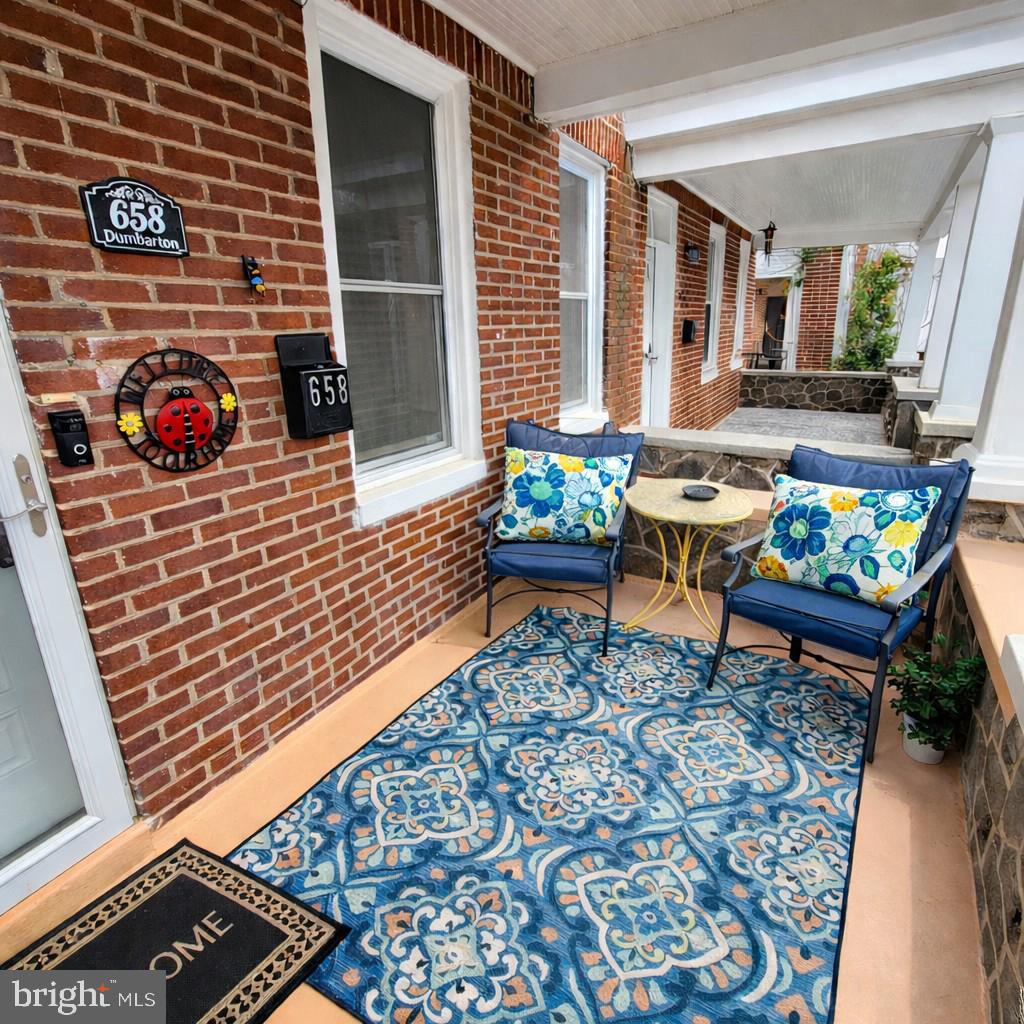 658 Dumbarton Ave Property Photo 4