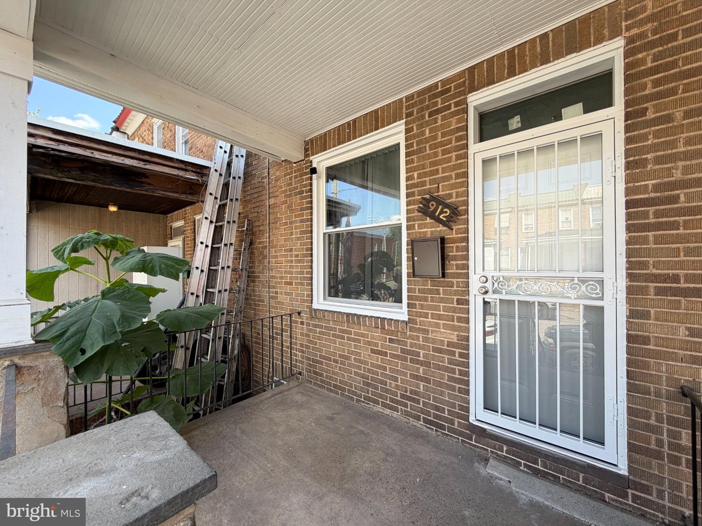 912 Brunswick St Property Photo 4