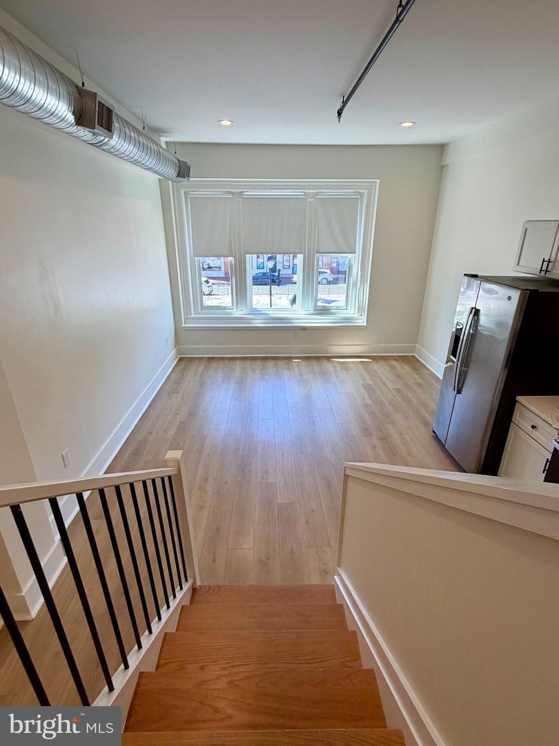631 S Broadway #202 Property Photo 2