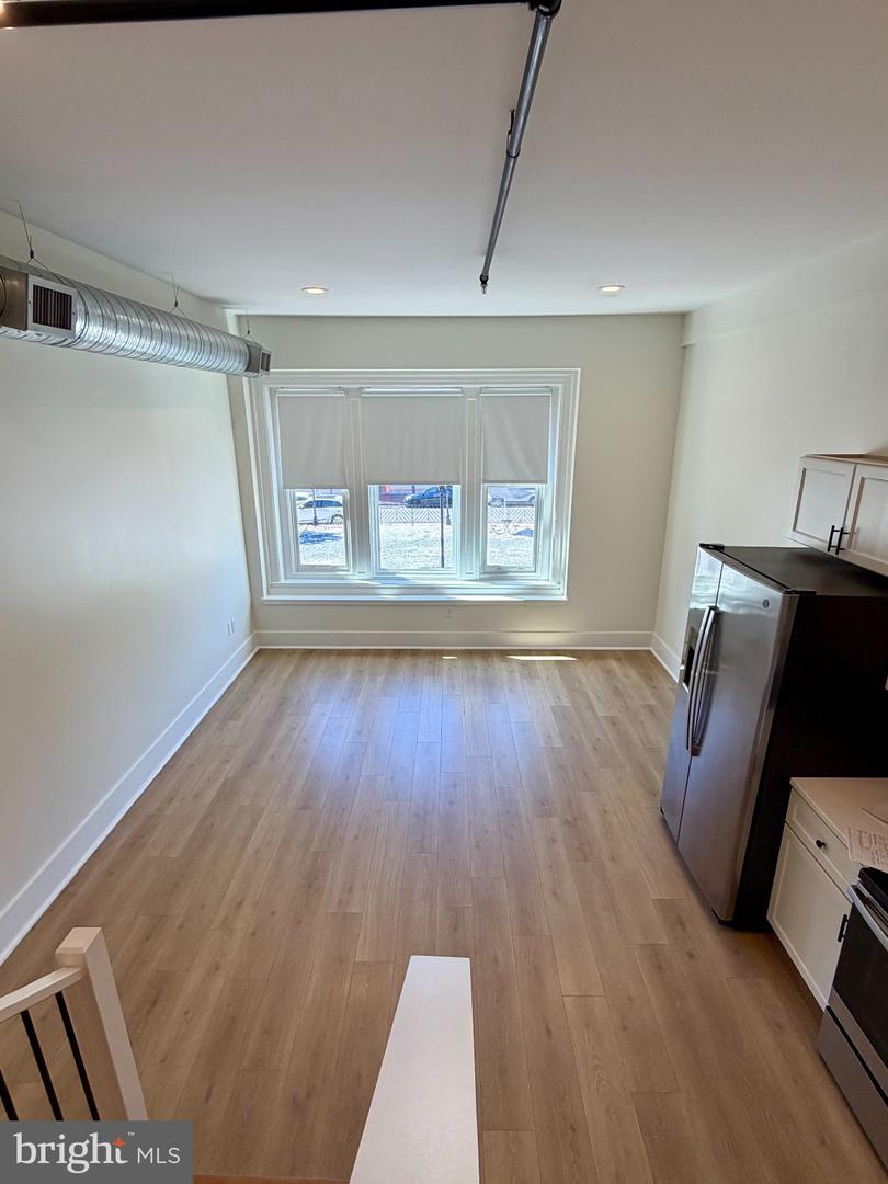 631 S Broadway #202 Property Photo 3