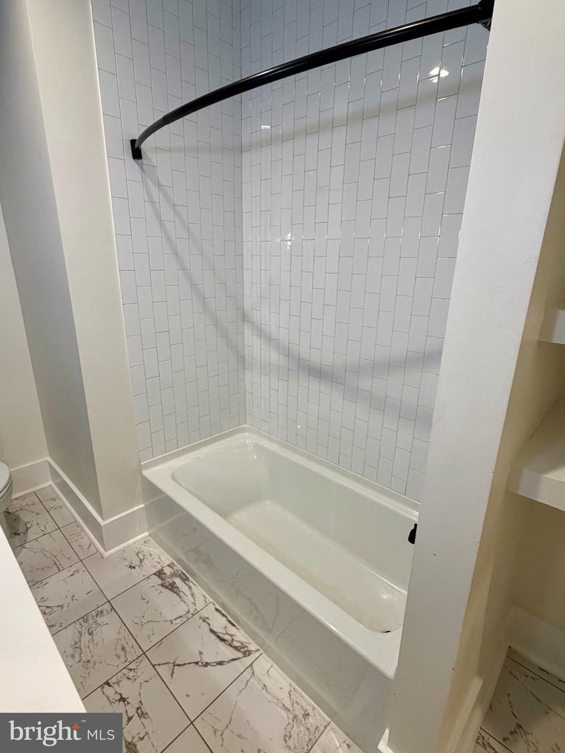 631 S Broadway #202 Property Photo 5