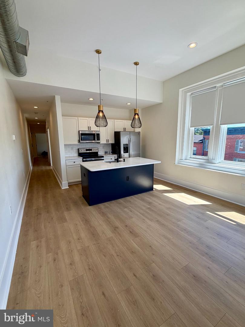 631 S BROADWAY #304 Property Photo 1