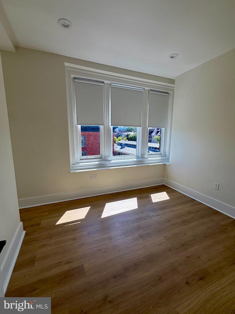 631 S Broadway #304 Property Photo 4