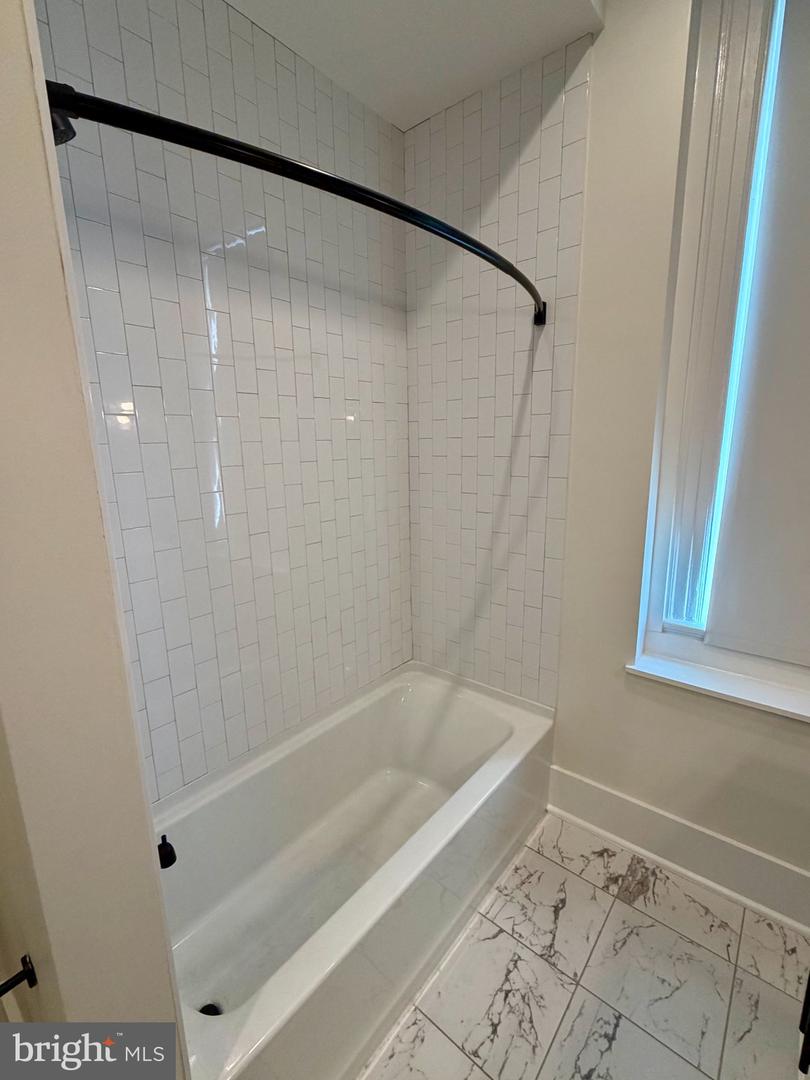 631 S Broadway #304 Property Photo 6