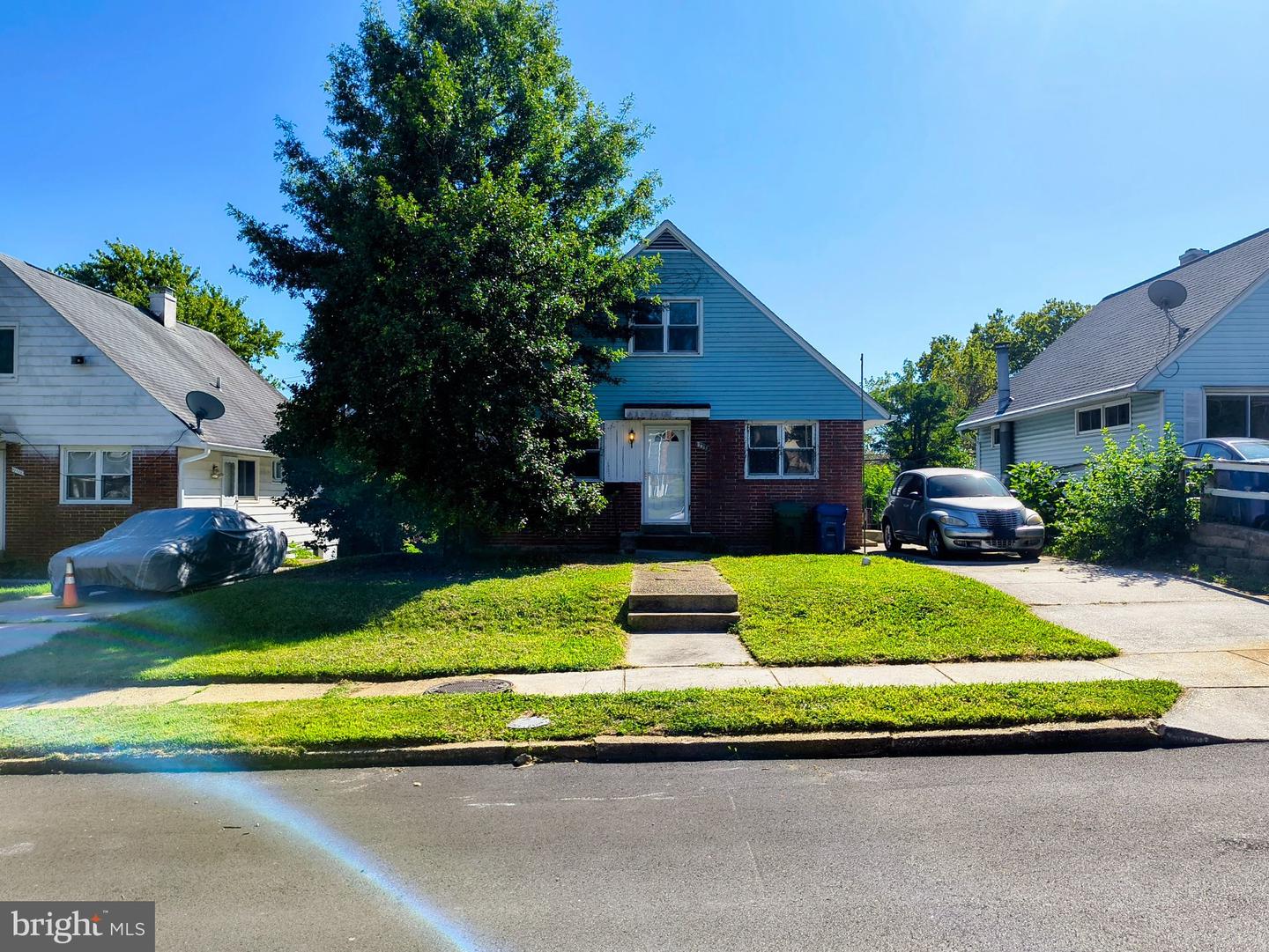 2713 CHESLEY AVE Property Photo 1