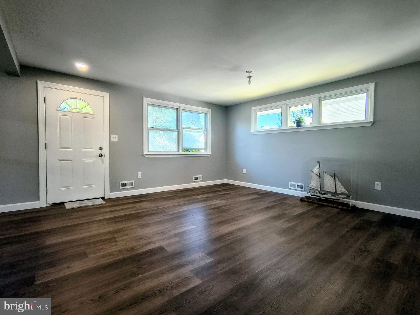 2713 Chesley Ave Property Photo 2