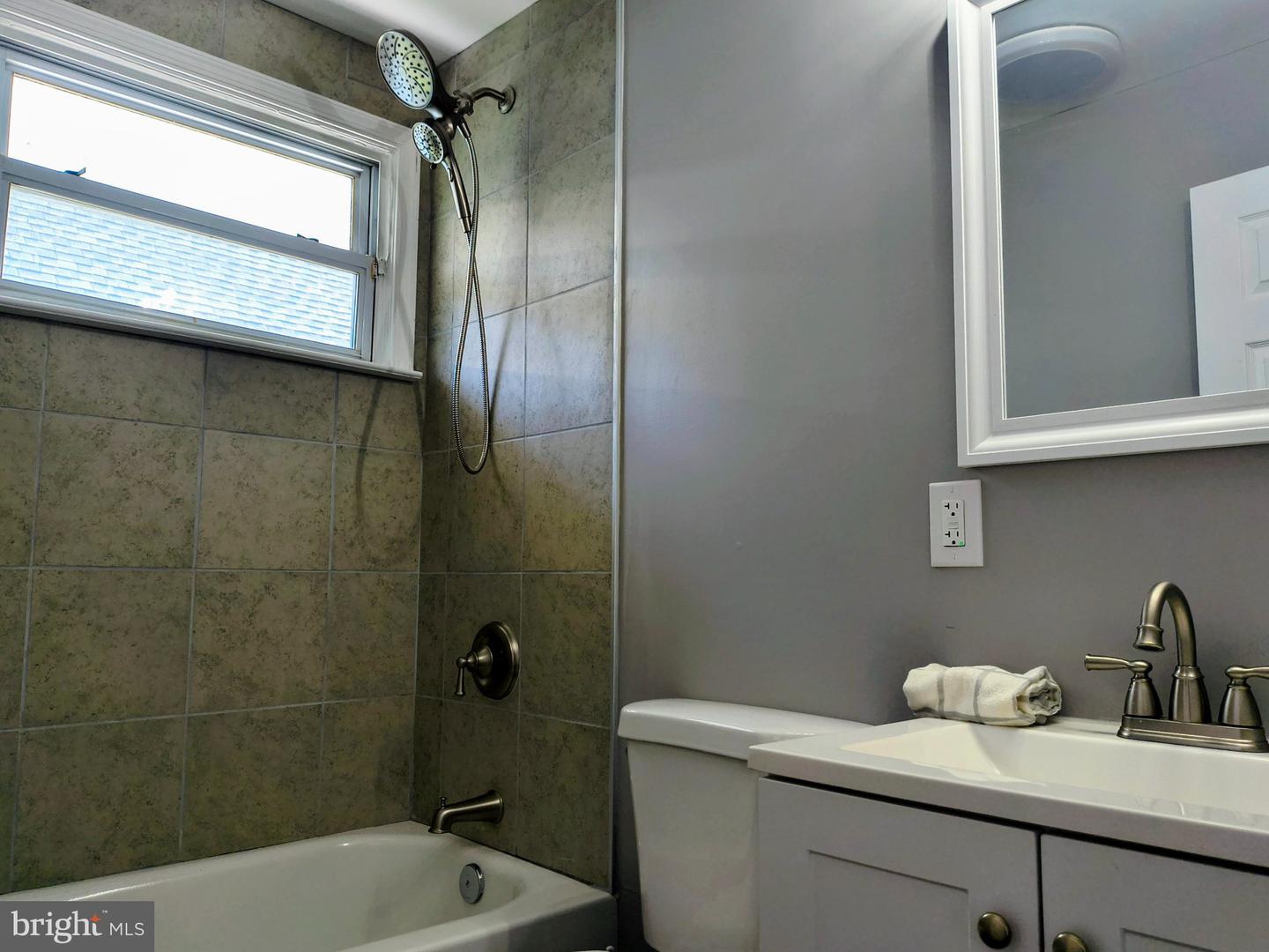 2713 Chesley Ave Property Photo 7