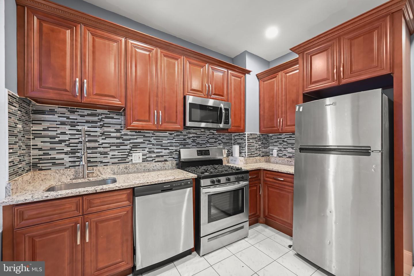 MDBA2231420 Property Photo 3