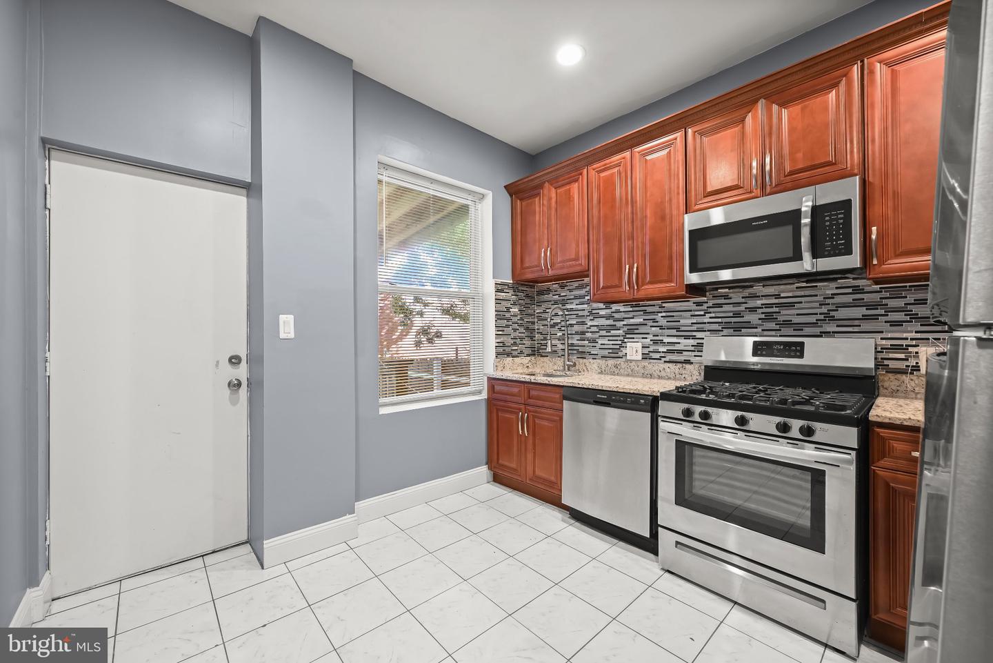 MDBA2231420 Property Photo 13