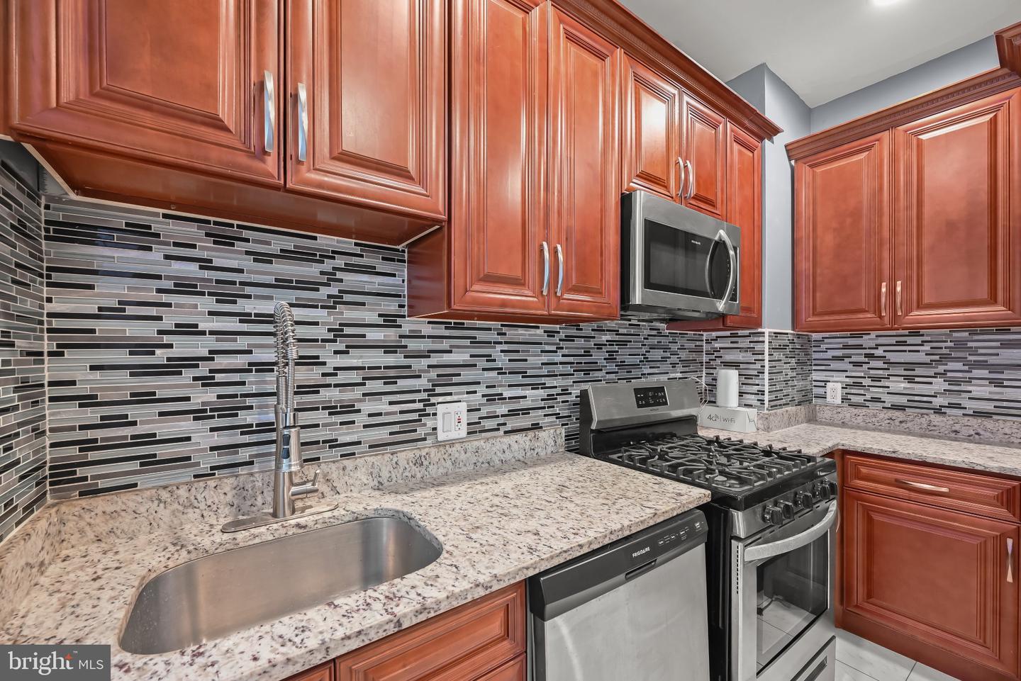 MDBA2231420 Property Photo 14