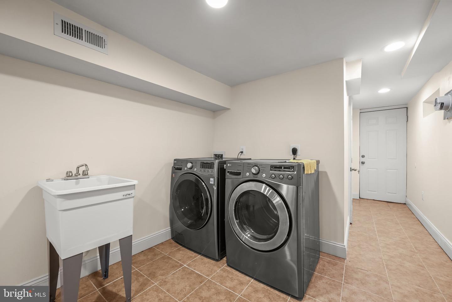 MDBA2231420 Property Photo 31