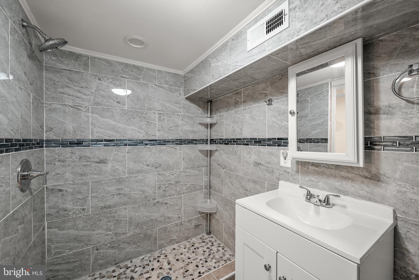MDBA2231420 Property Photo 32