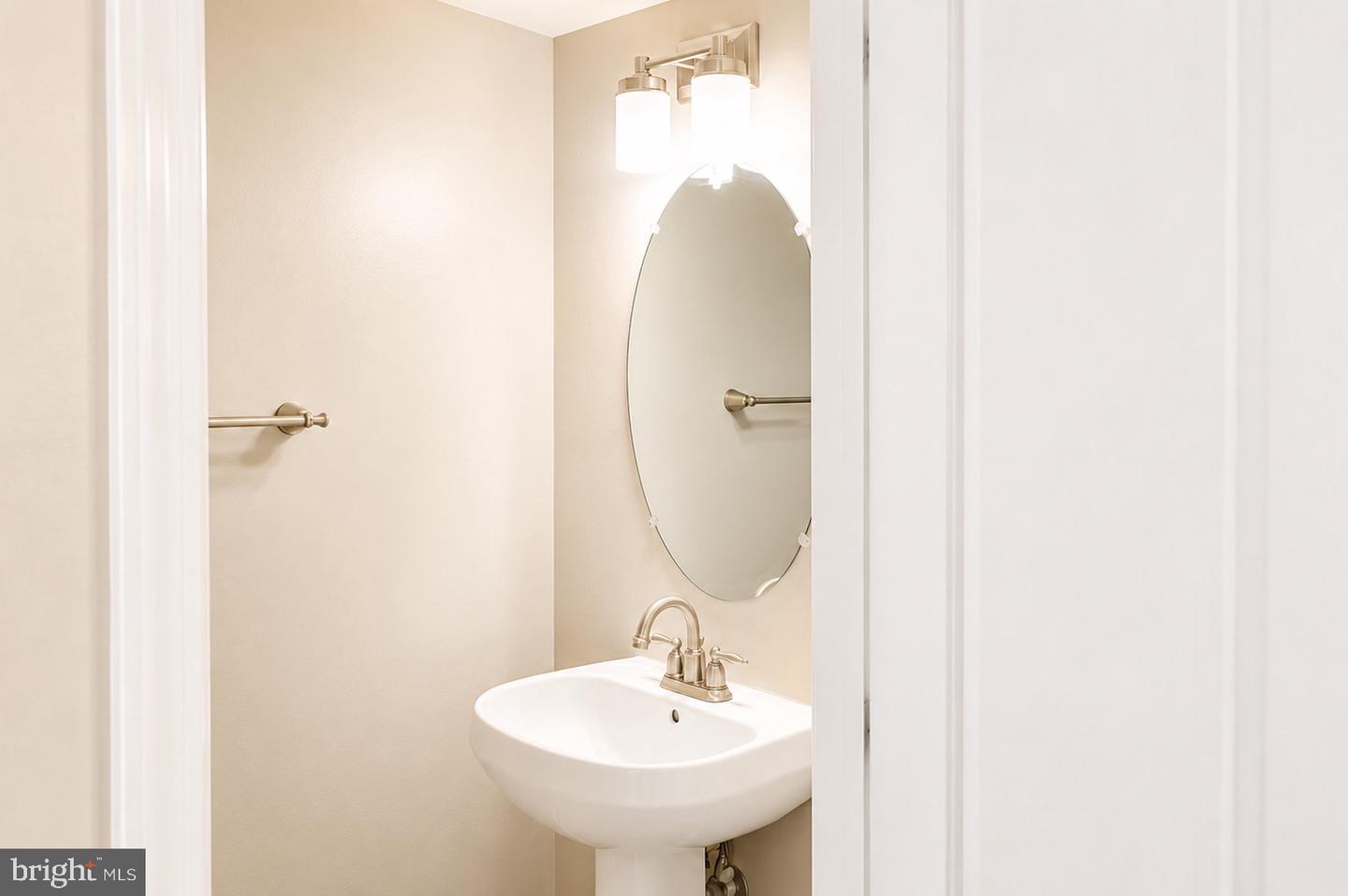 1416 Steuart St Property Photo 6