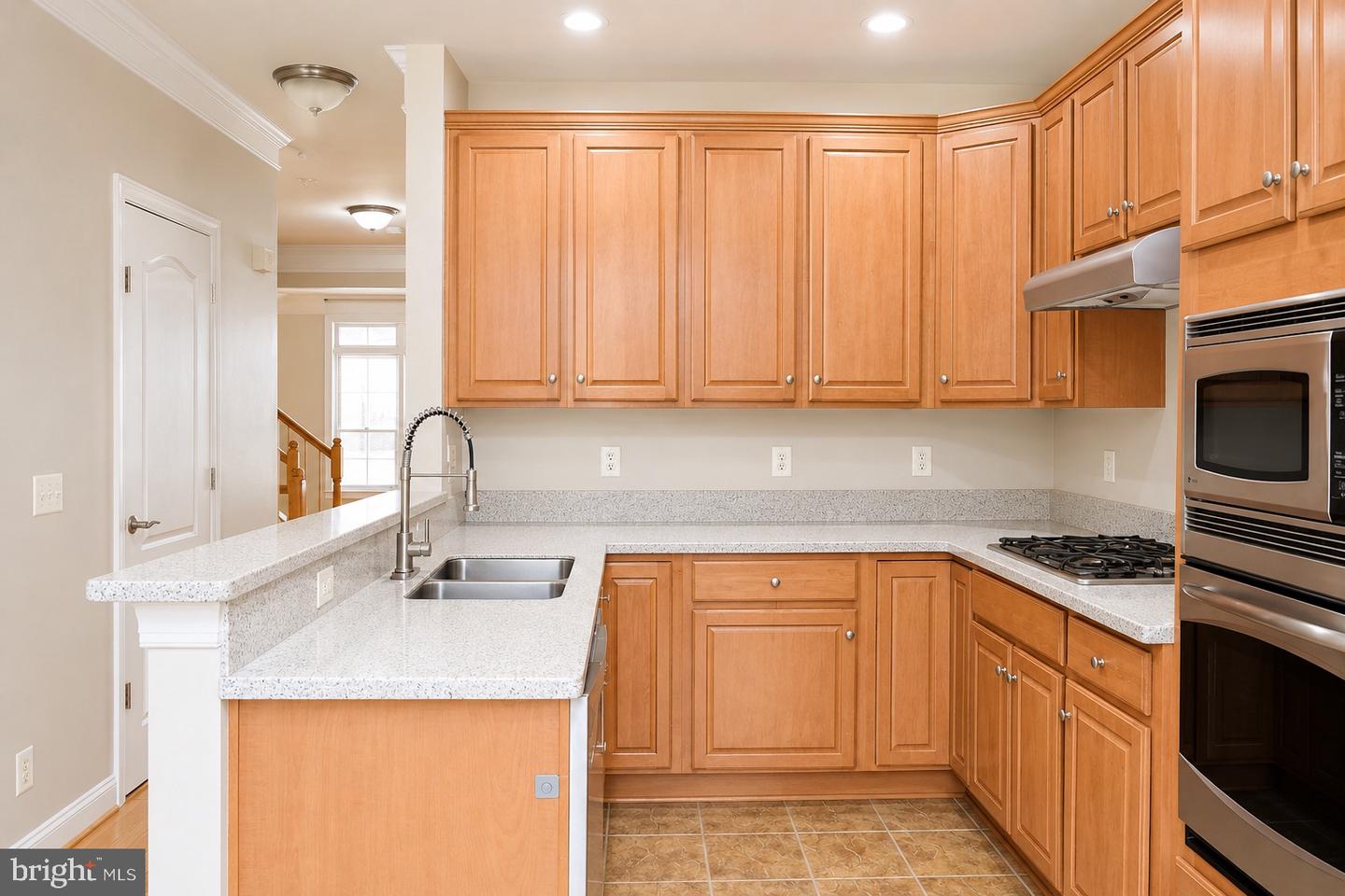 1416 Steuart St Property Photo 7