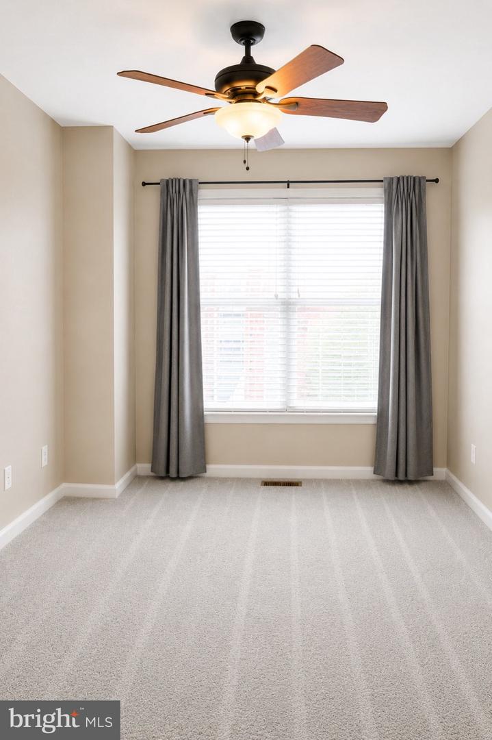 1416 Steuart St Property Photo 12
