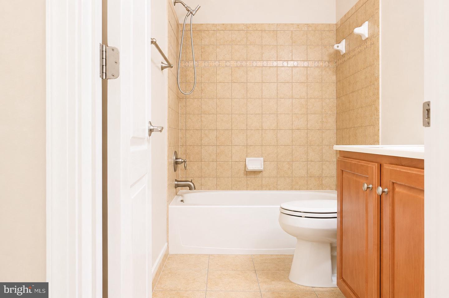 1416 Steuart St Property Photo 15