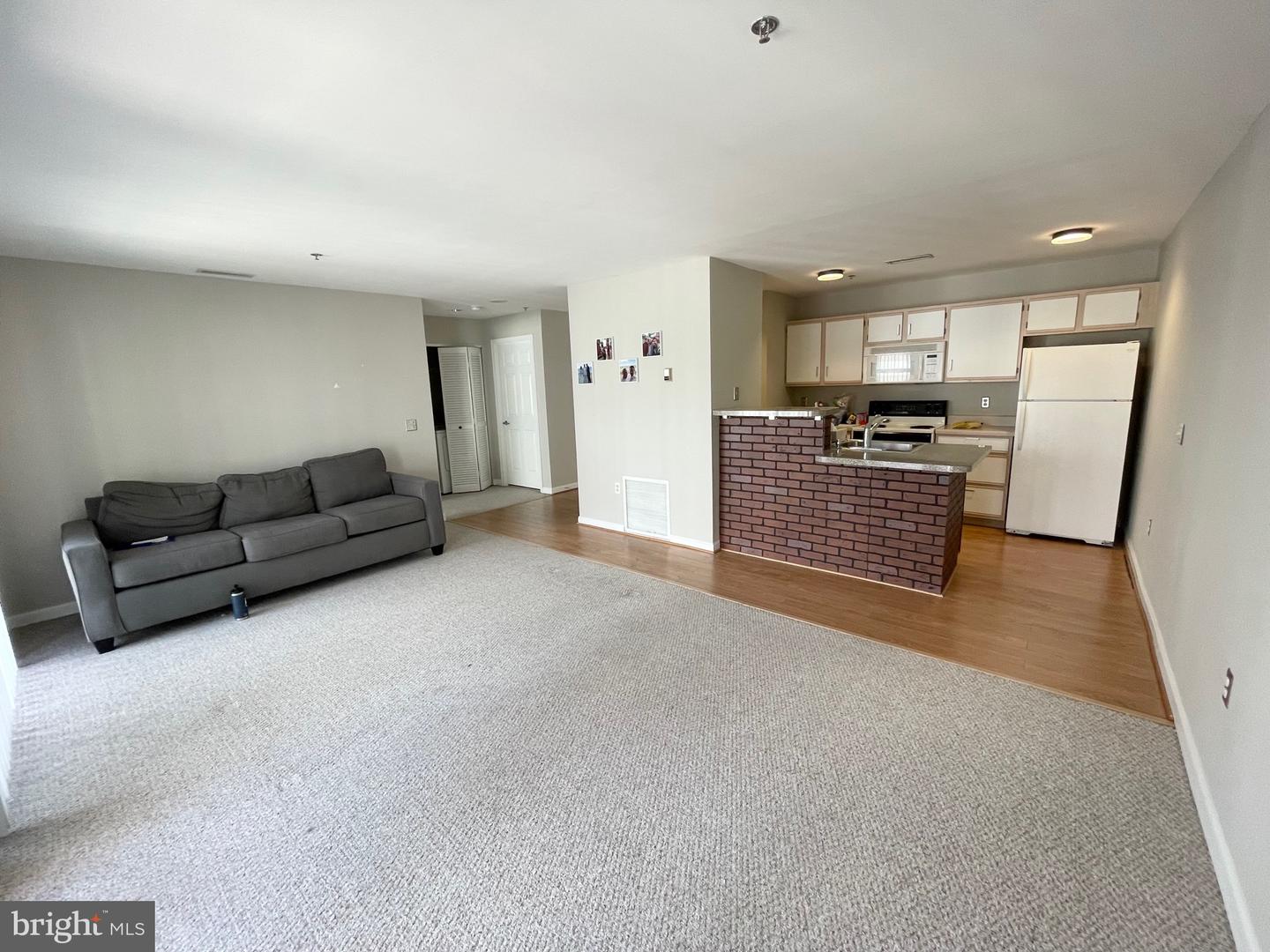 2702 E LIGHTHOUSE PT E #635 Property Photo 1