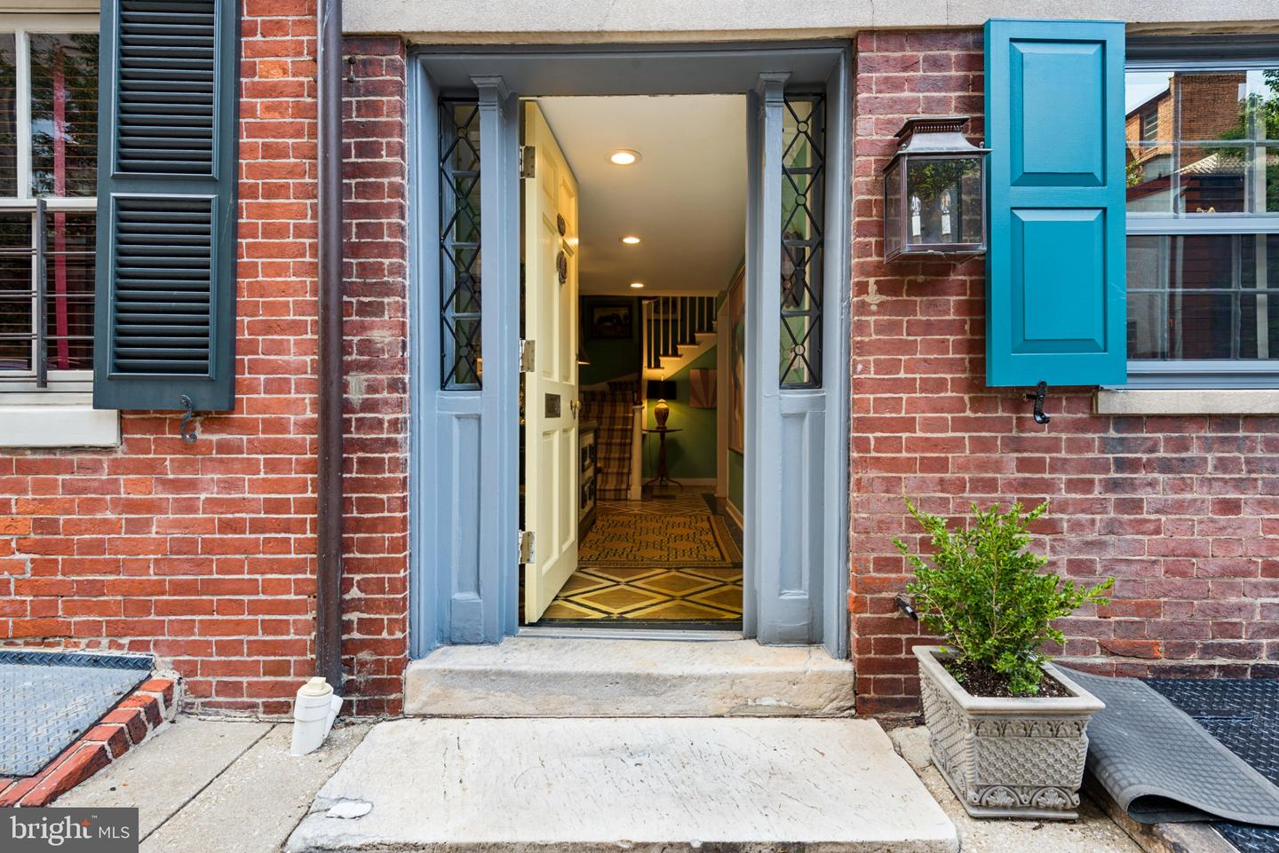 12 W Hamilton St Property Photo 2