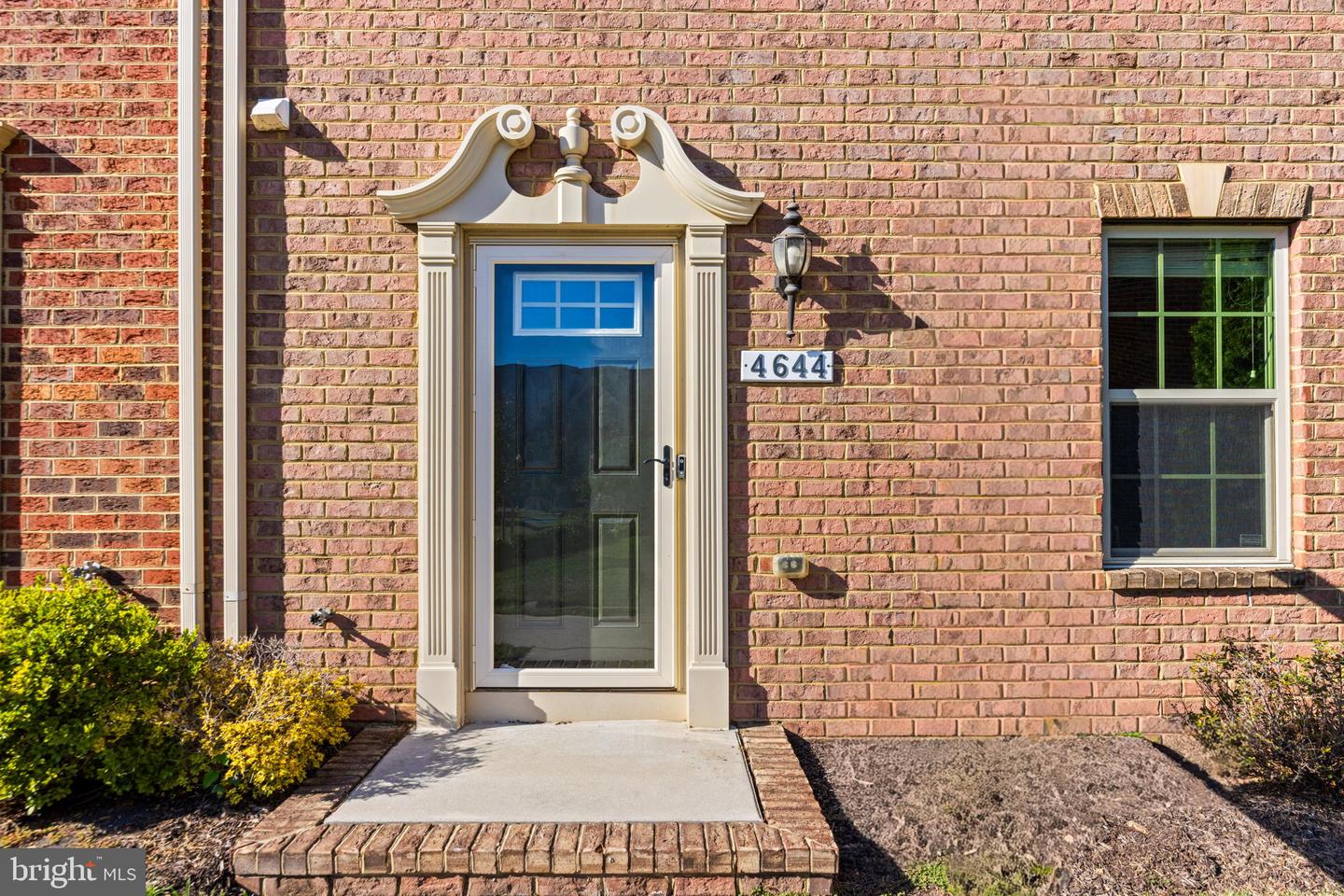 4644 Hudson St Property Photo 2
