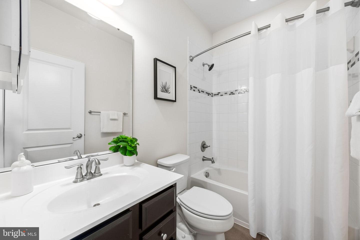 4644 Hudson St Property Photo 24