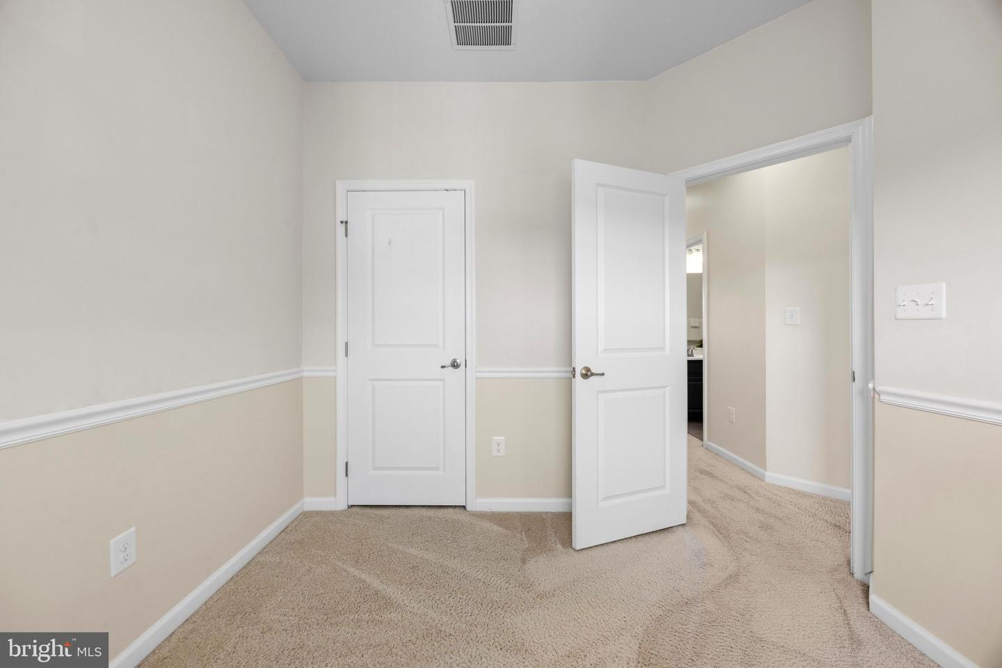 4644 Hudson St Property Photo 28