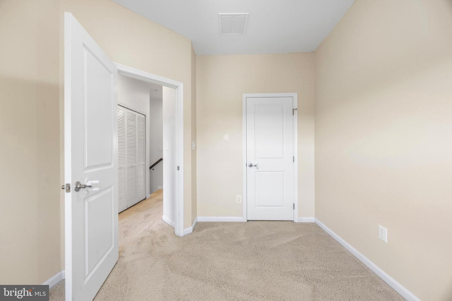 4644 Hudson St Property Photo 30
