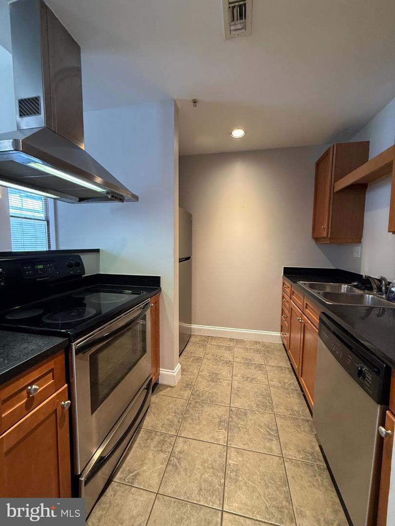 1211 Light St #209 Property Photo 4