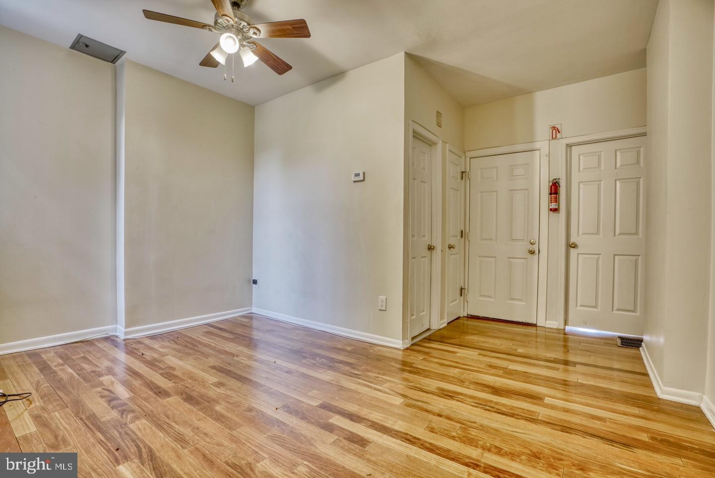 424 E North Ave #unit 1 Property Photo 2