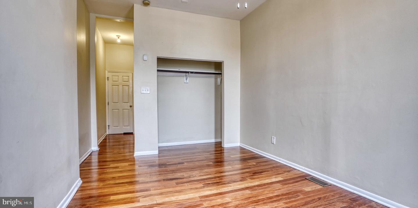 424 E North Ave #unit 1 Property Photo 5