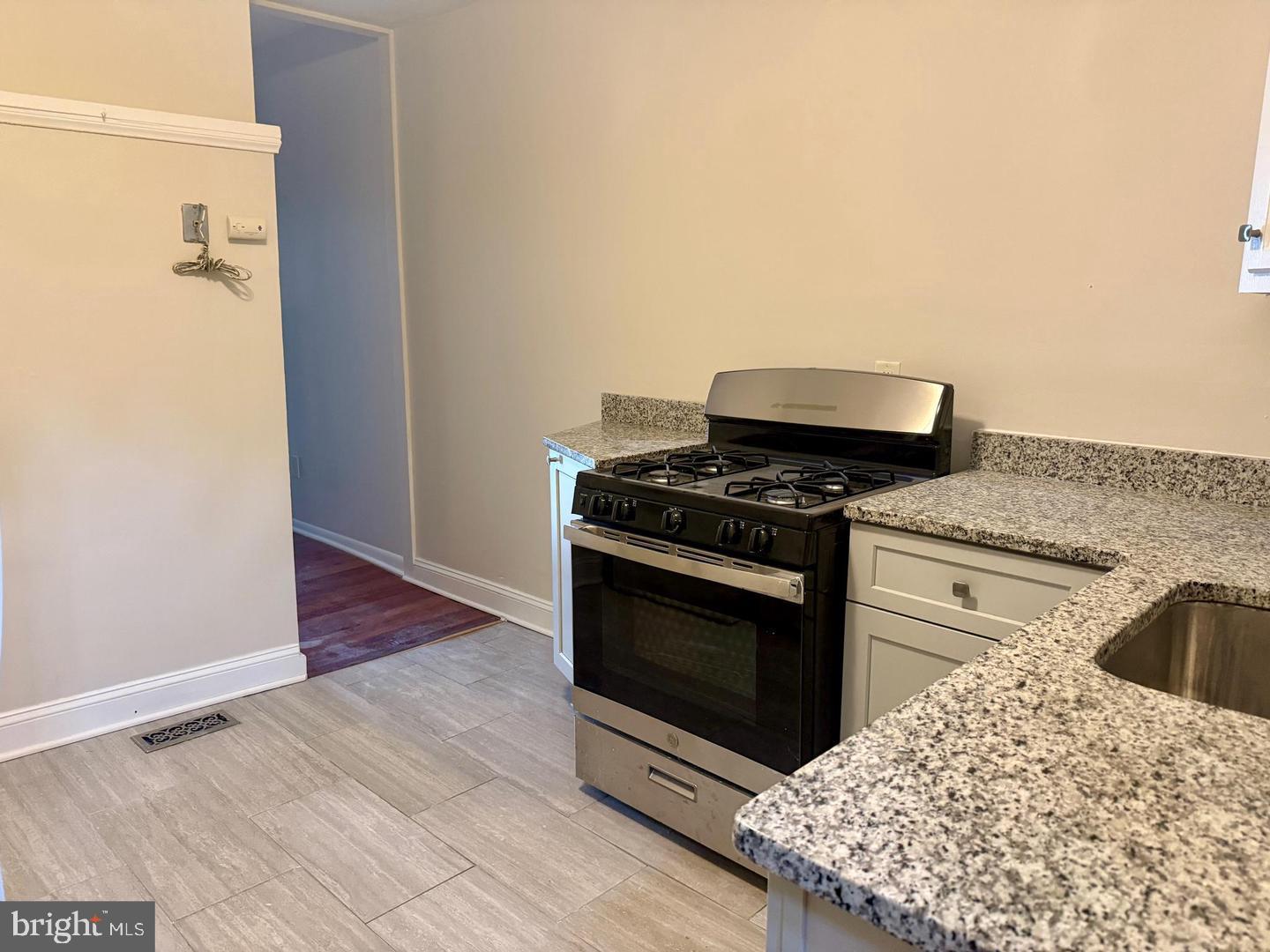 424 E North Ave #unit 1 Property Photo 8