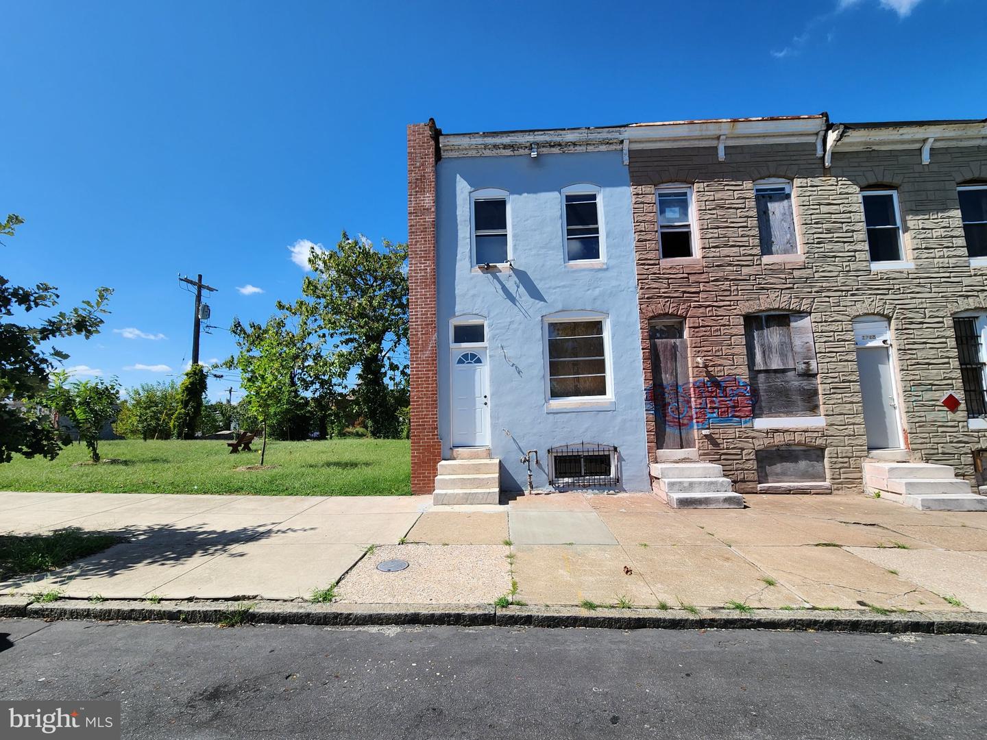 1714 N MONTFORD AVE Property Photo 1