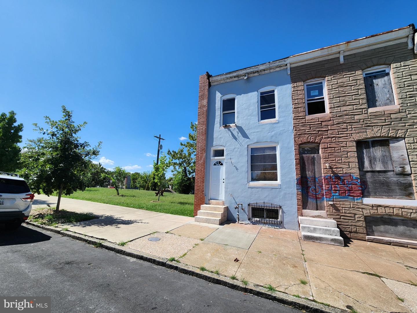 1714 N Montford Ave Property Photo 2