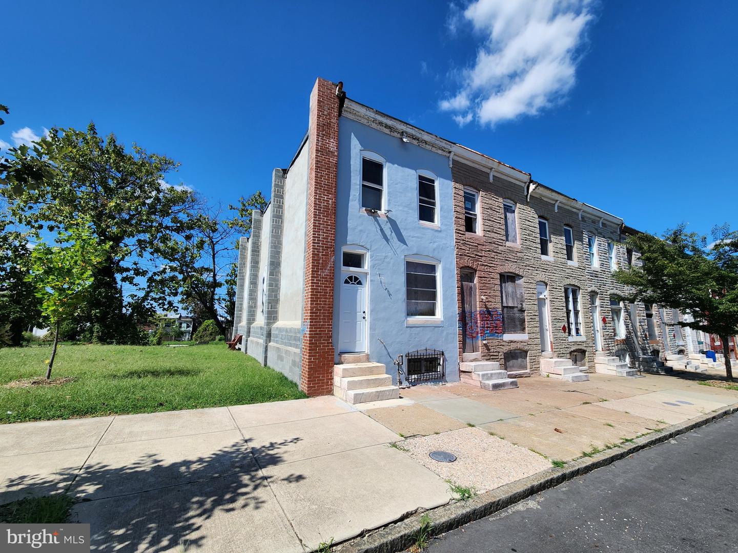 1714 N Montford Ave Property Photo 3