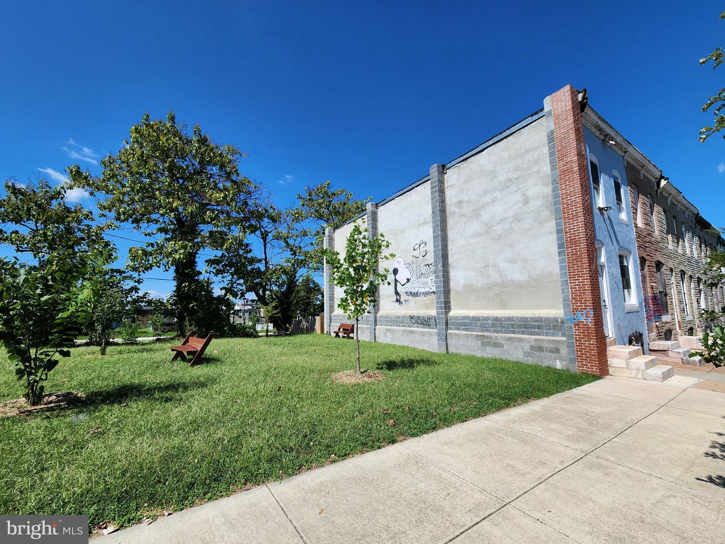 1714 N Montford Ave Property Photo 24