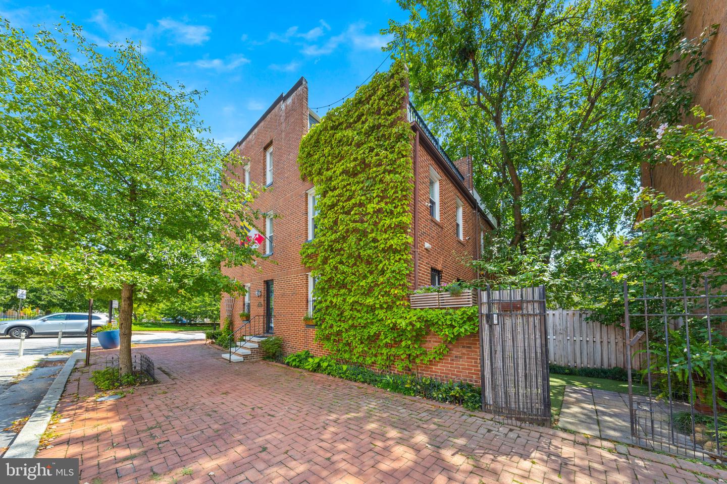 1063 W Barre Property Photo 5