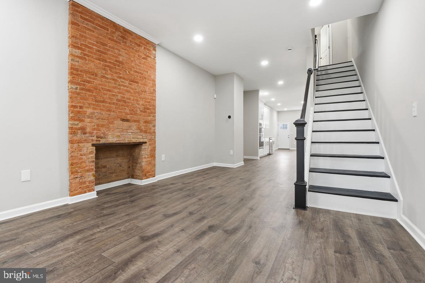 1032 N Fulton Ave Property Photo 3