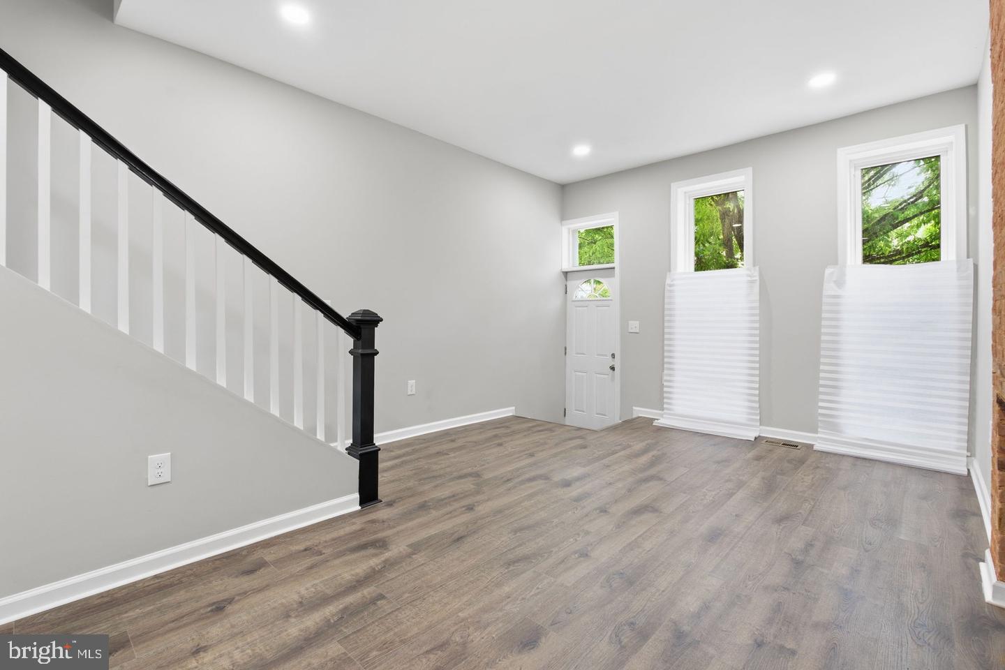 1032 N Fulton Ave Property Photo 4