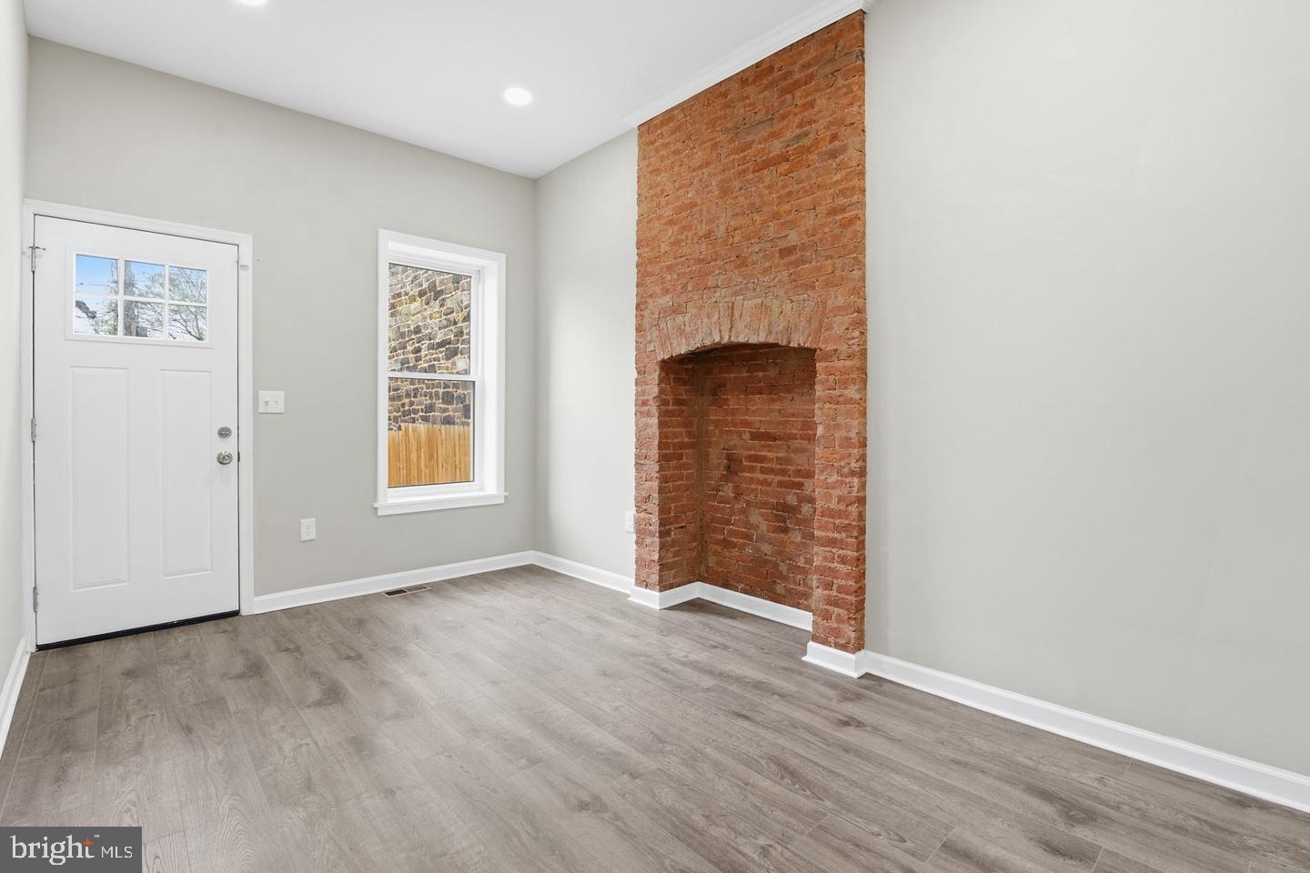 1032 N Fulton Ave Property Photo 11