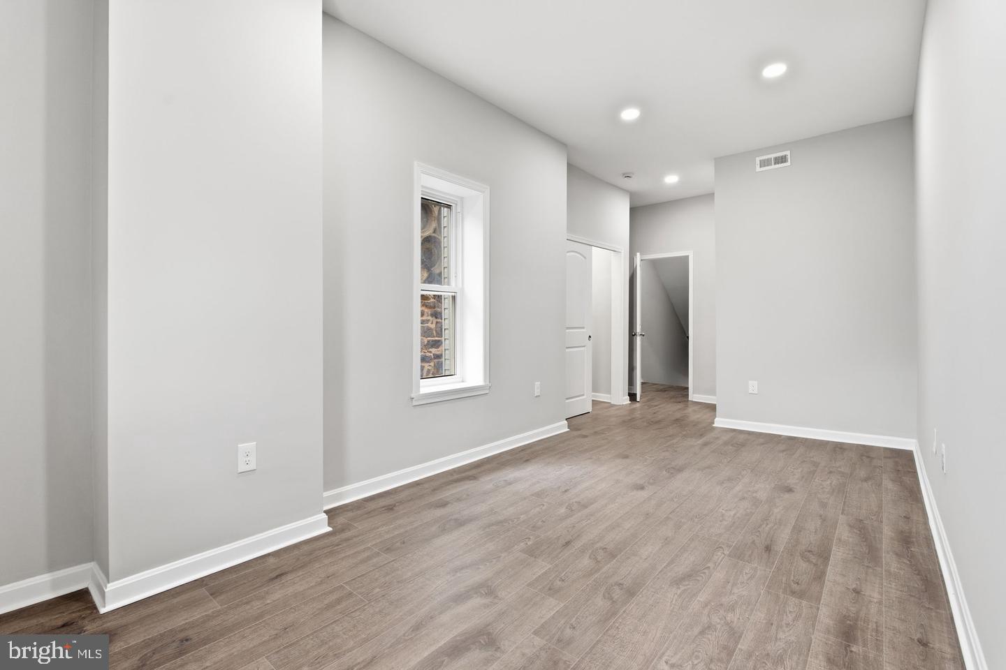 1032 N Fulton Ave Property Photo 15