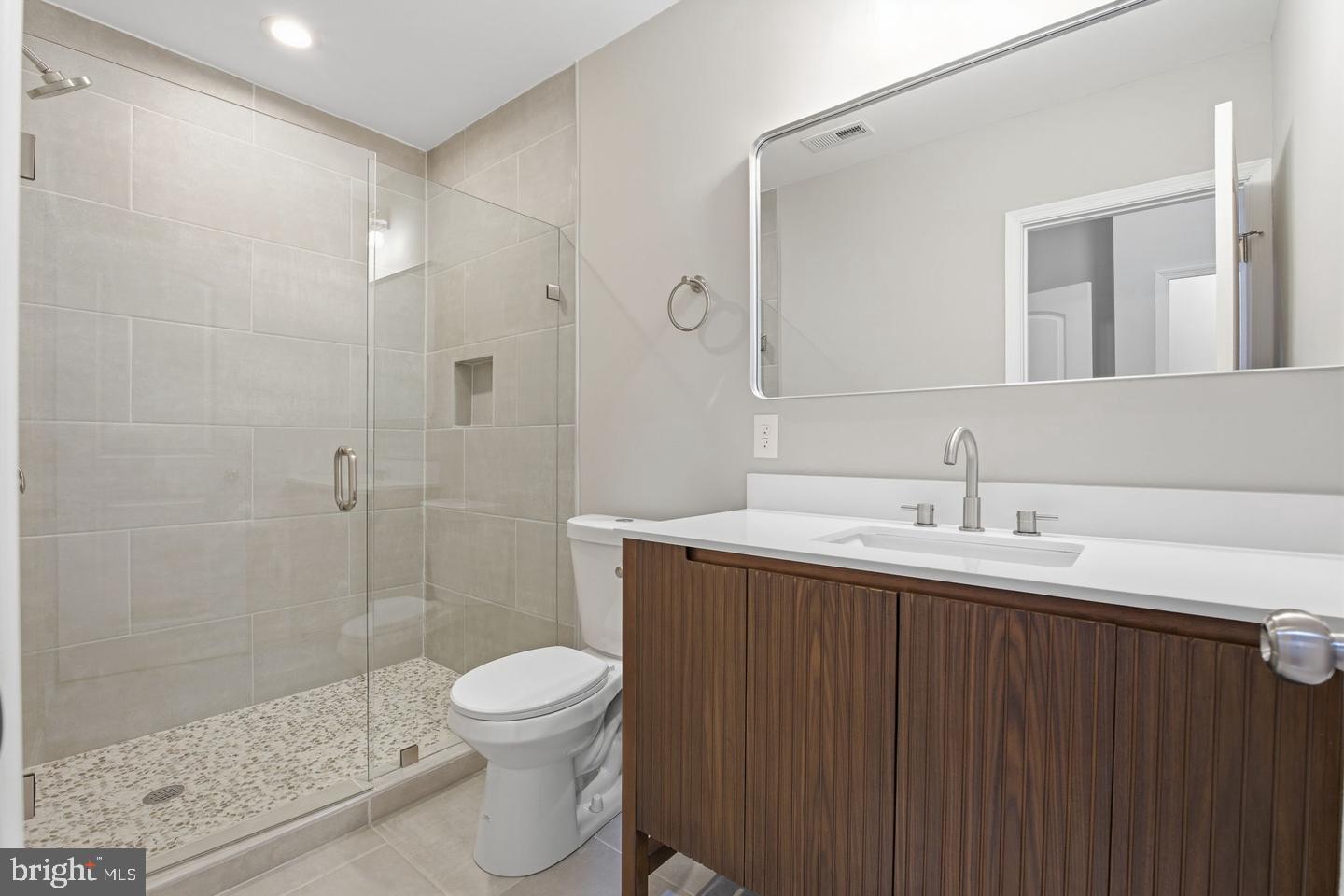 1032 N Fulton Ave Property Photo 16