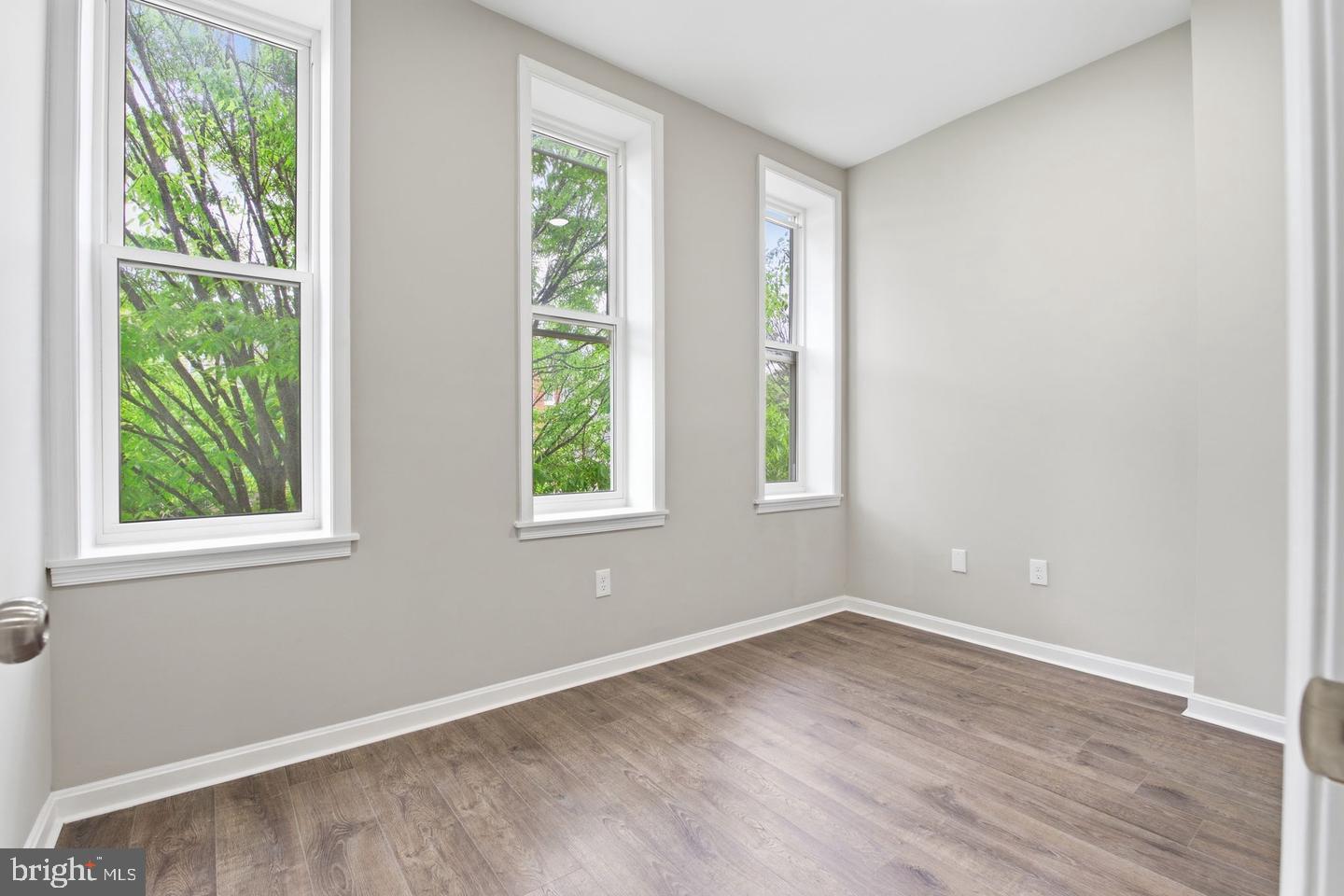 1032 N Fulton Ave Property Photo 17