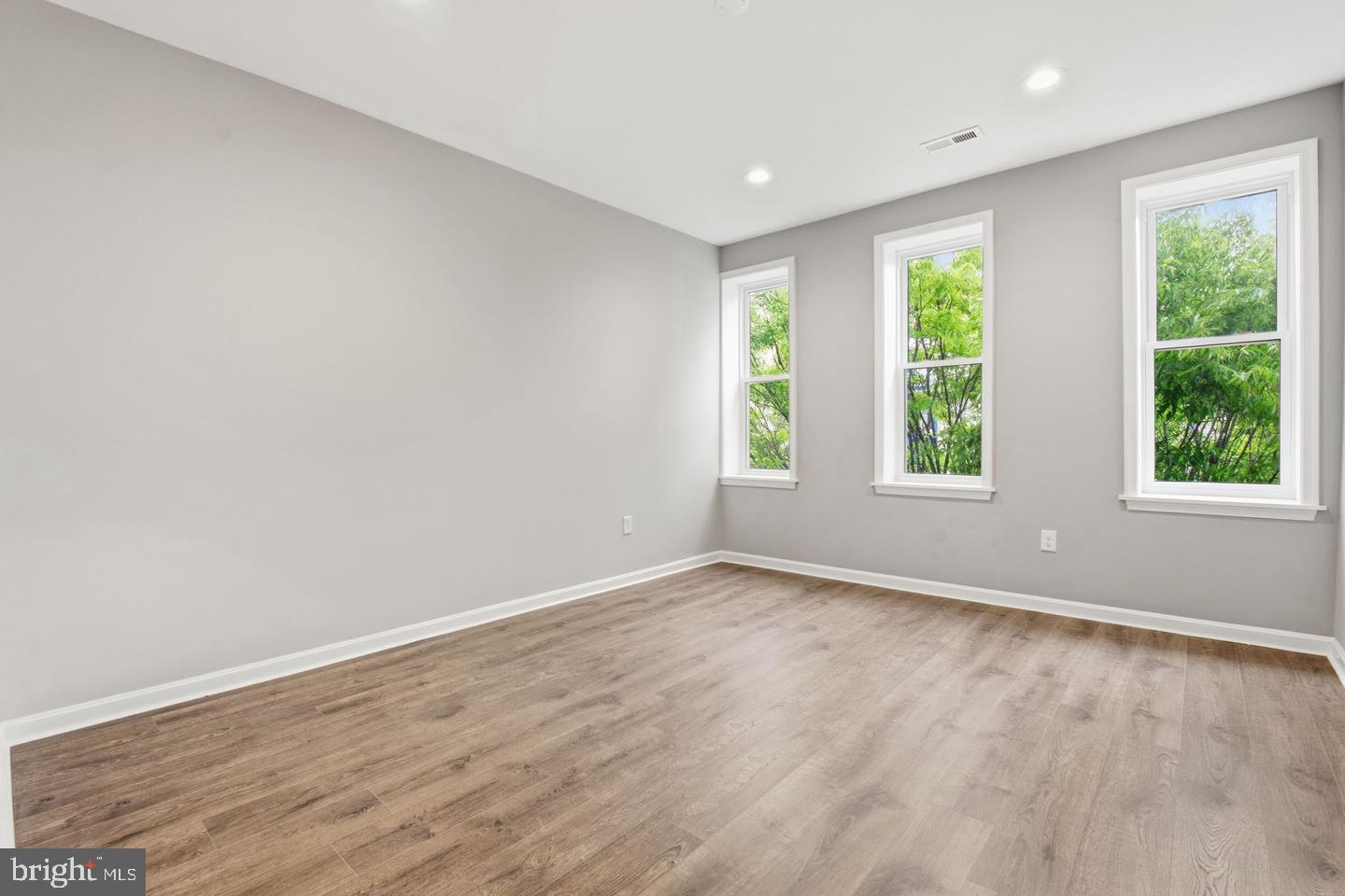 1032 N Fulton Ave Property Photo 21